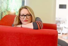 Red Couch: Fuss Wellness Spa and Advanced Skin Clinic