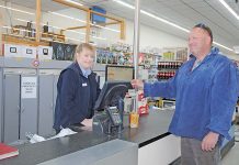 Woolworths goes alone in customer service change