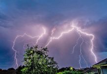 Nature shows power – Impressive light show images