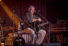 Country musicians hit stage