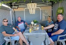 Coastal crowds behave