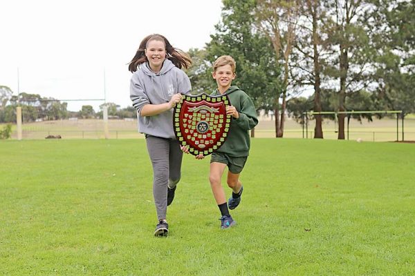 Mil Lel Primary School School Captains With Shield TBW Newsgroup