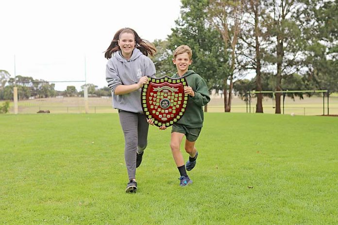 Mil Lel Primary School School Captains With Shield  TBW Newsgroup