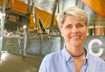 Flight leads author to Mount Gambier Lainie Anderson Authorised TBW Newsgroup