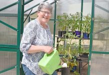 Penola green thumb opens garden to help charity Sandra Smith TBW Newsgroup