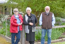 Judges tour town in search of quality Penola garden Sandra Spillman, Glenys And Barry Mulligan TBW Newsgroup