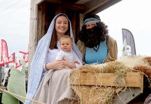 Childhood Christmas dream becomes reality as university student returns home for parade 21 Laura Turley, Emma And Georgie Braun TBW Newsgroup