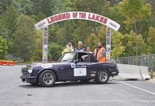 Region’s Automobile Club green flag legendary hill climb A Geoff Wilson, Steve Saunders, Amy Ryan, Kevin Raedel Dsc 5870 TBW Newsgroup