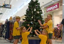 Students spread Christmas cheer Harry, Zaliah, Jaquelin, Zara, Aynslee TBW Newsgroup