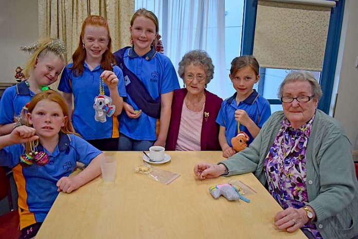 Ally Reilly Isabella Lindner Caity Reilly Aleesha Renshaw And Emily Lowndes Together With Boneham Aged Care Services Residents Roselea Matheson And Betty Hale   TBW Newsgroup
