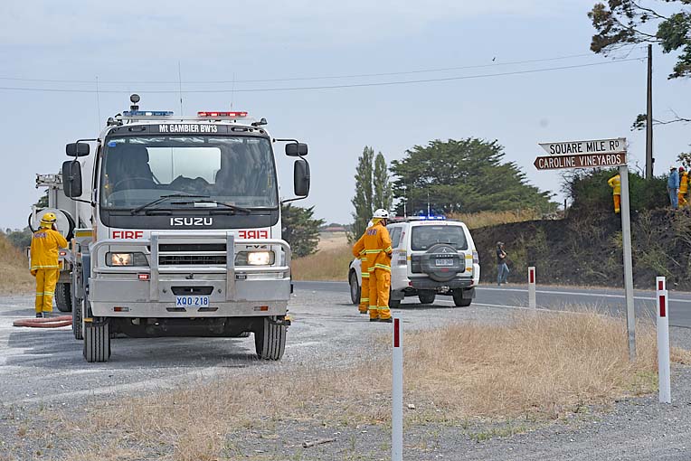 Volunteer fire fighter efforts praised as fires break out across South Australia