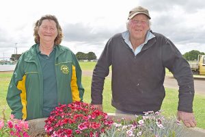 Sue Vanderheul And Neville Copping   TBW Newsgroup