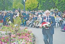 Crowds urged to stay away from remembrance services Bobsandowwreath20180 1190747454 TBW Newsgroup