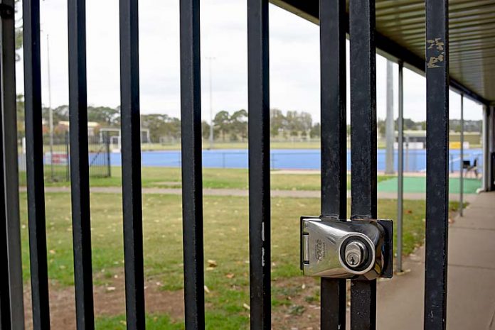 Locked Gate Dsc 2449  TBW Newsgroup