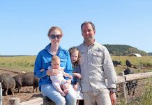 Beachport farmers chase new opportunities as restaurants shut doors Kate Wheal, Willow Wheal, Lily Wheal And Mark Wheal (5) TBW Newsgroup