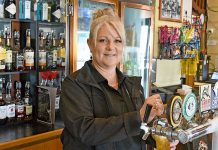 Hotel patrons ‘pour in’ for free beer Linda Boylan (2) TBW Newsgroup