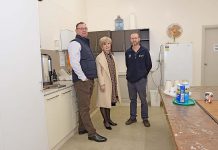 Charity on receiving end of business and council help Michael Fuller, Lynette Martin, Scott Davies Dsc 6108 TBW Newsgroup