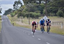 Scratch riders push through