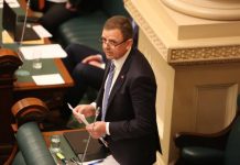 Liberal MP supports Labor health pledge