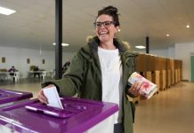 Early voters hit the booths