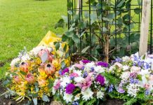 Wreaths laid for Queen