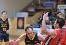 Lakers storm to victory