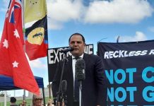 Pasin speaks at rally