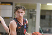 Men split double-header road trip