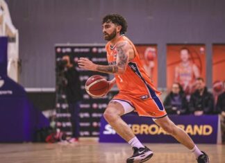 Telfer crosses the ditch to join Pioneers