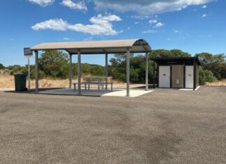 Truck stop opens at Salt Creek