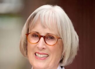 Amanda Hampson launches latest novel