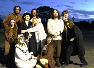 Actors hit the tavern at medieval fair