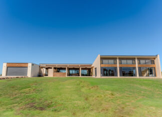 COASTAL LUXURY MEETS NATURE LOVER’S PARADISE – A ONCE-IN-A-LIFETIME RETREAT