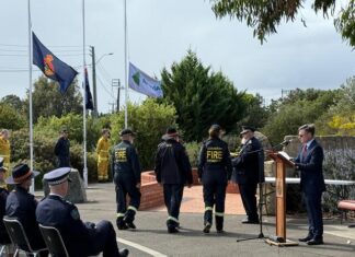 Memorial honours fallen firefighters
